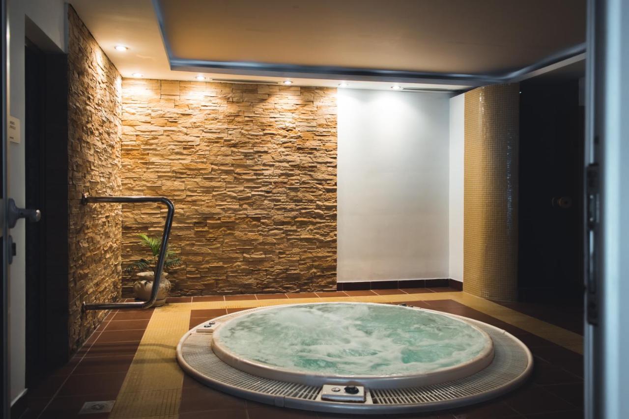 Hotel Lepenski Vir Donji Milanovac Kültér fotó